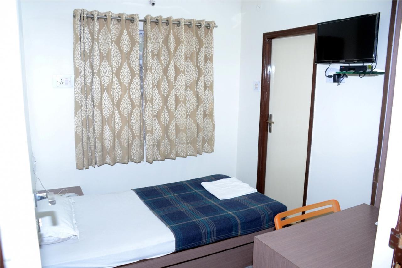 Hotel Kuber Nagpur Esterno foto