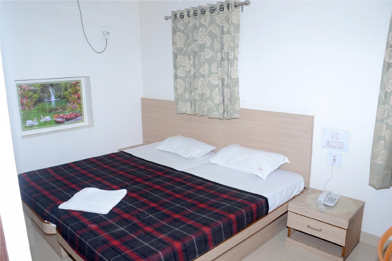 Hotel Kuber Nagpur Esterno foto